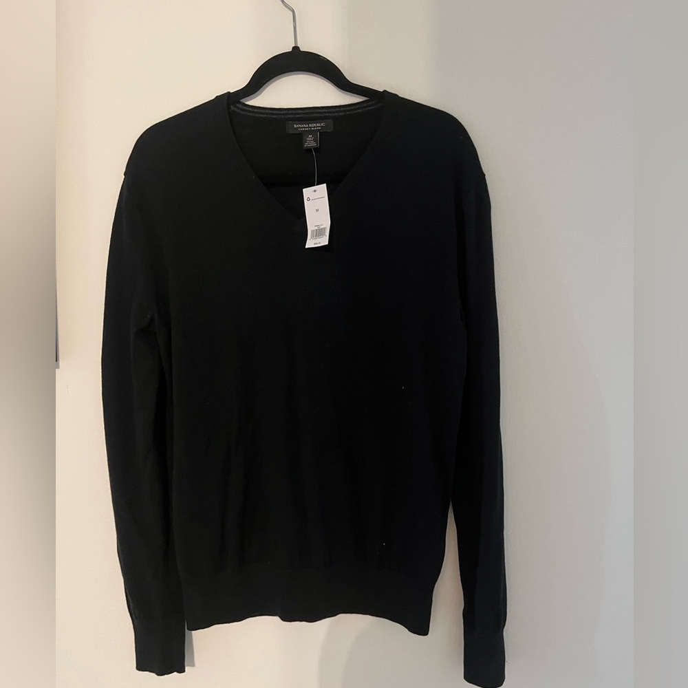 Banana Republic medium long sleeve V neck